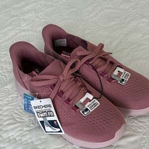 Skechers Swift Fit Women's Mauve Sneakers. Wide fit memory foam.